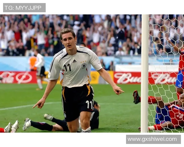 当足球巨星与娱乐圈明星相遇时会擦出怎样的火花与故事